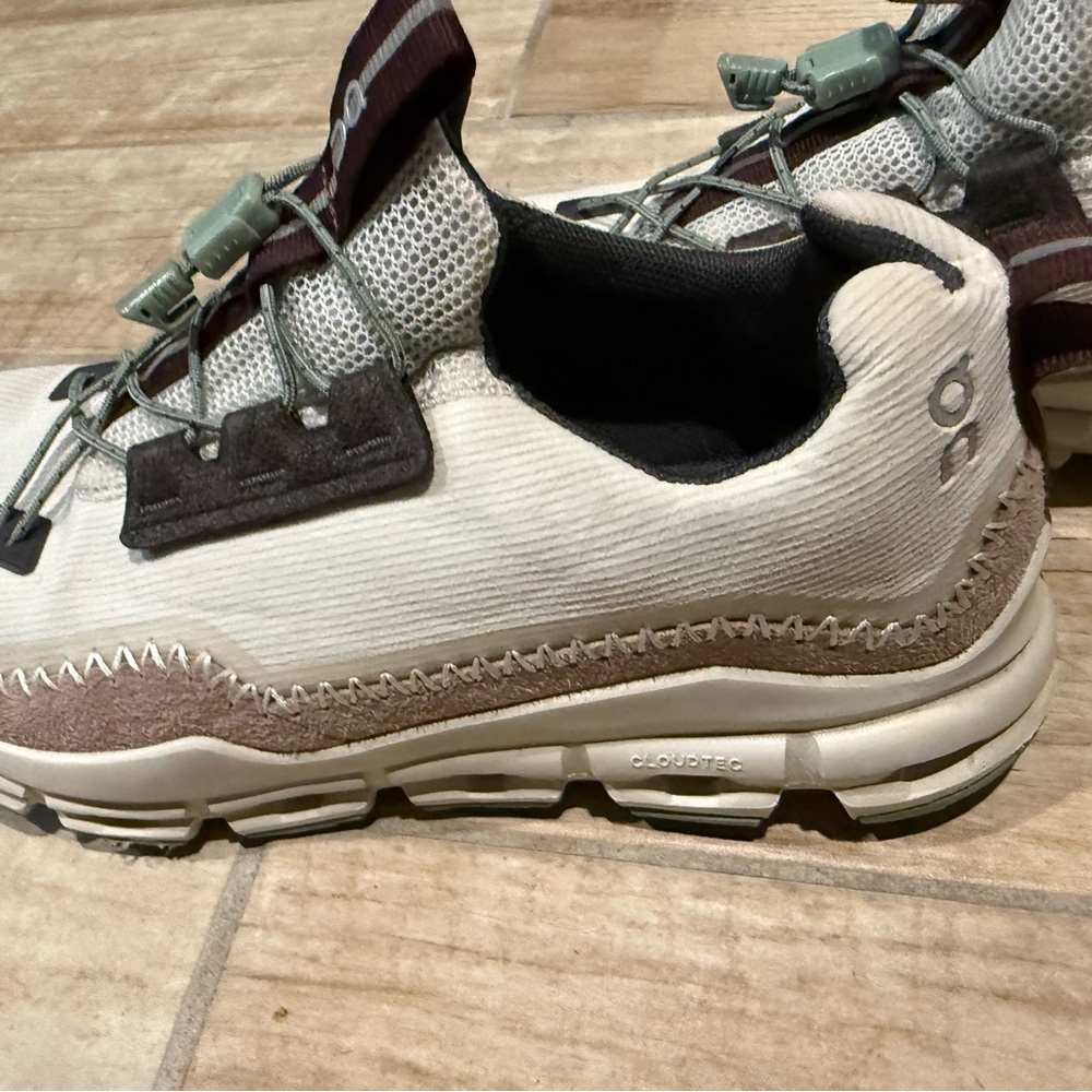 On Running Women's Shoes in Cream and Brown - Picture 6 of 12